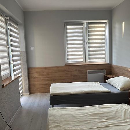 Hgs Home Noclegi Pracownicze Parking , Lazienki Gorzow Wielkopolski Ngoại thất bức ảnh