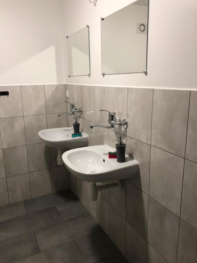Hgs Home Noclegi Pracownicze Parking , Lazienki Gorzow Wielkopolski Ngoại thất bức ảnh