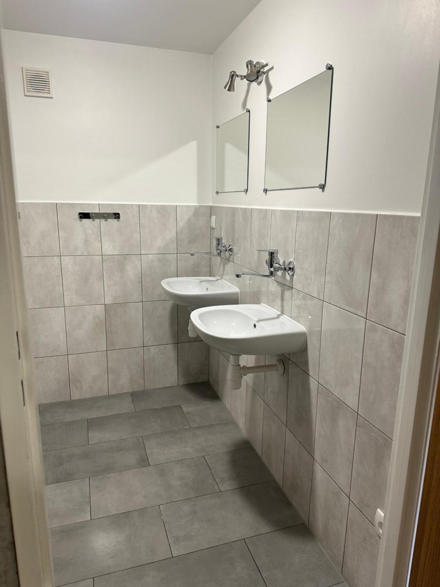 Hgs Home Noclegi Pracownicze Parking , Lazienki Gorzow Wielkopolski Ngoại thất bức ảnh