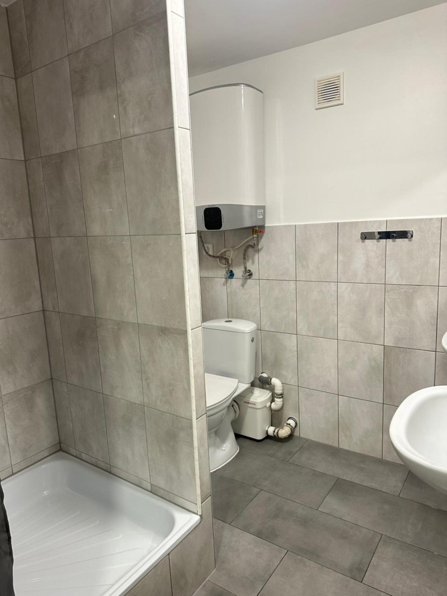 Hgs Home Noclegi Pracownicze Parking , Lazienki Gorzow Wielkopolski Ngoại thất bức ảnh